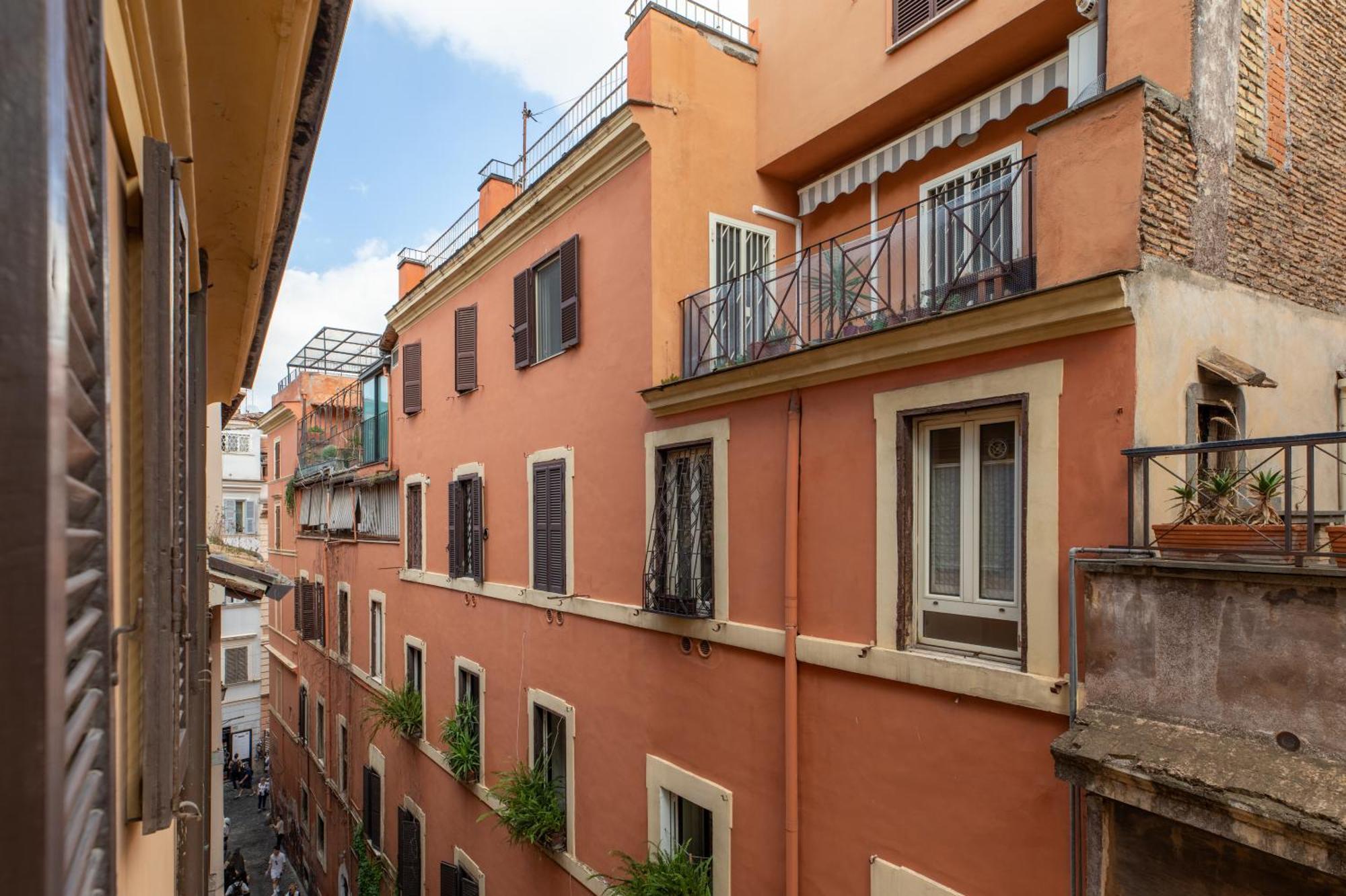Iflat Trevi's Paradise Apartment
